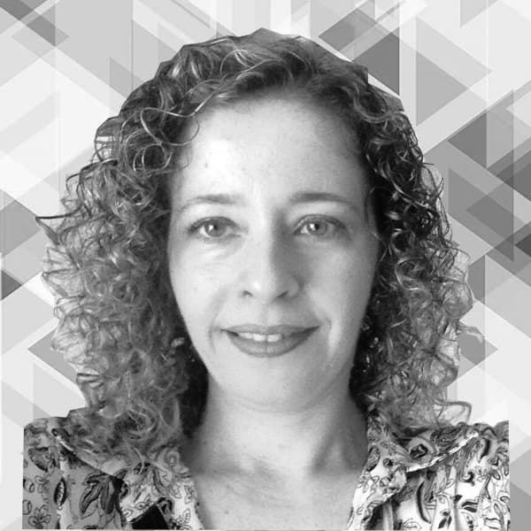 Claudia Cunha Ferreira da Costa